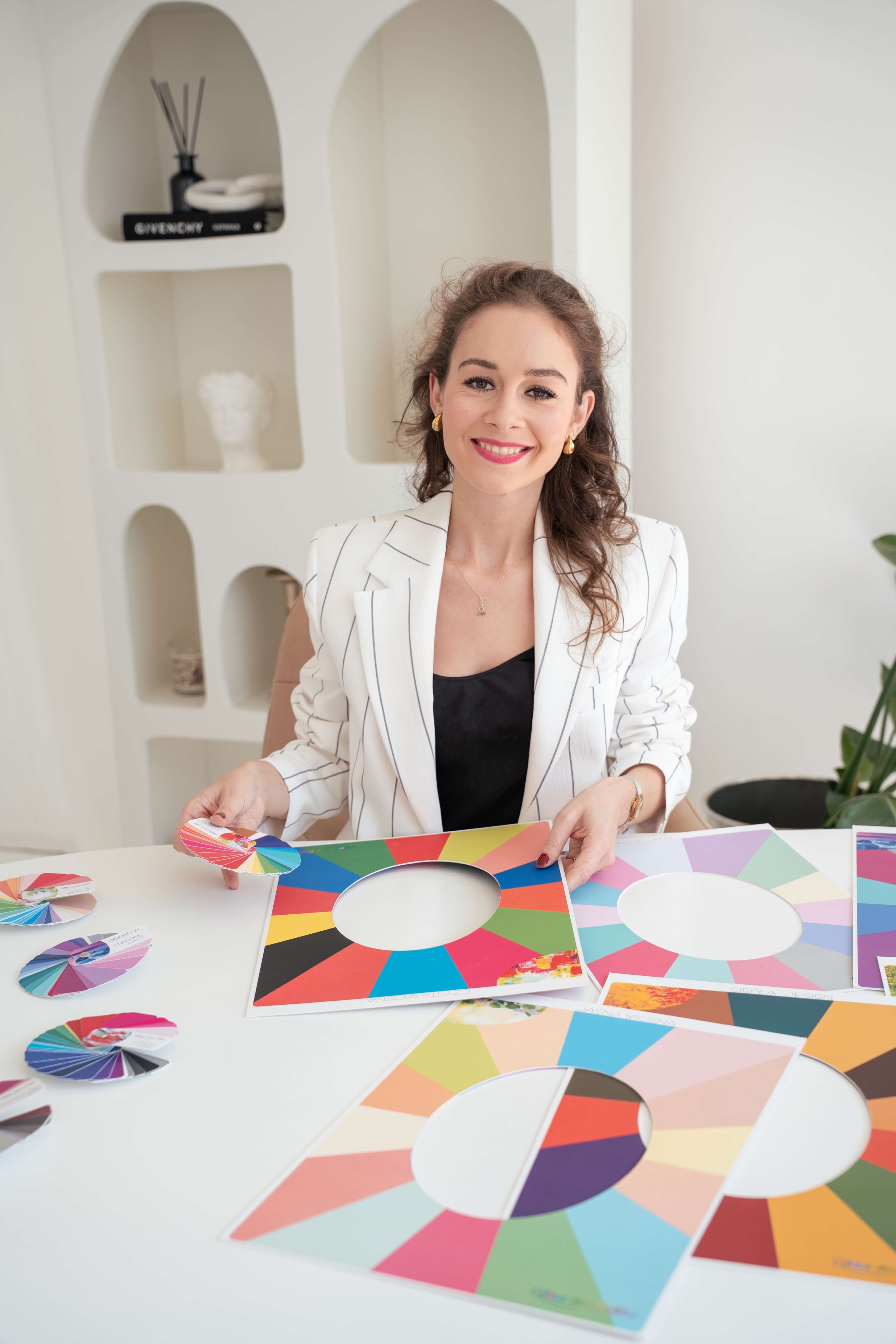 Stylistka Marta pomaga dobraćć kolorystykę